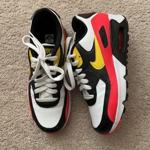 NIKE AirMax Kids size 4
